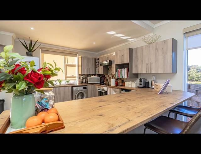 3 BEDROOM TOWNHOUSE FOR SALE IN PINNACLE POINT GOLF ESTATE